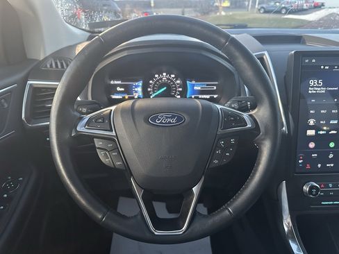 Used 2024 Ford Edge Titanium image 23