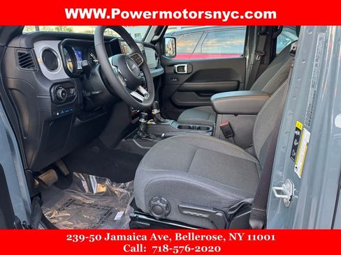 Used 2025 Jeep Wrangler Unlimited Sahara w/ Safety Group AWD/4WD image 18