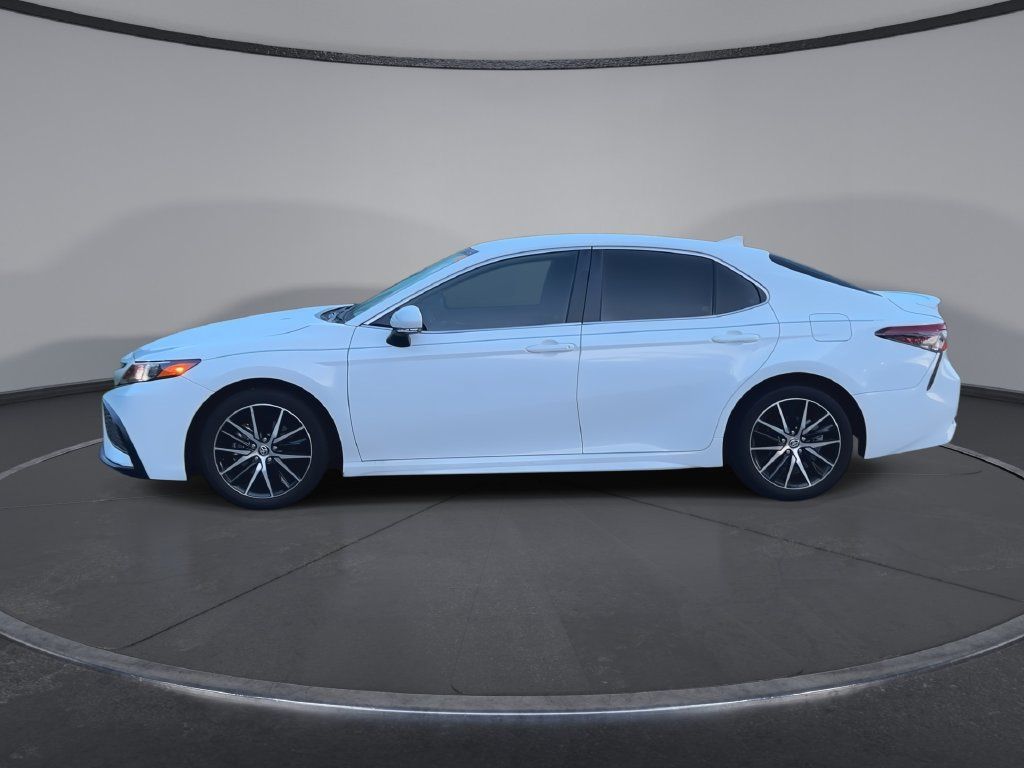 Used 2024 Toyota Camry SE FWD image 5