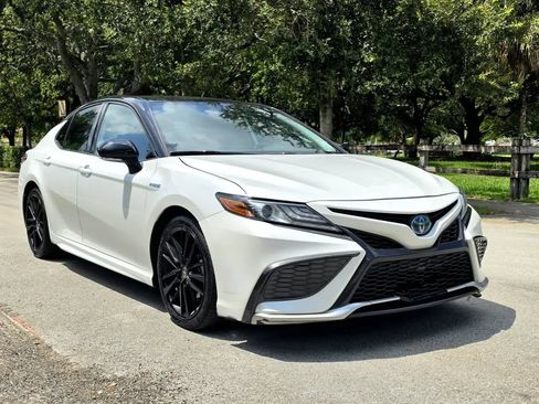 Used 2021 Toyota Camry XSE FWD image 3