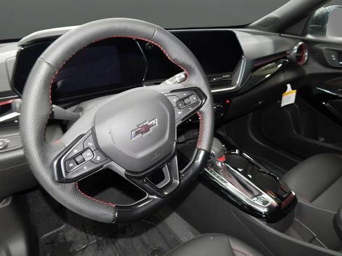 Used 2025 Chevrolet Trax RS w/ Sunroof Package image 14