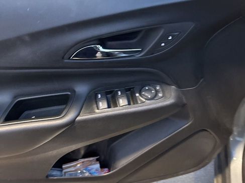 Used 2023 Chevrolet Equinox LT image 9