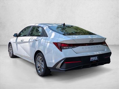 Used 2024 Hyundai Elantra SEL FWD image 8