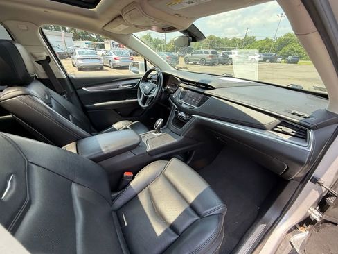 Used 2017 Cadillac XT5 Luxury image 12