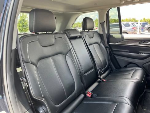 Used 2023 Jeep Grand Cherokee Limited AWD/4WD image 29