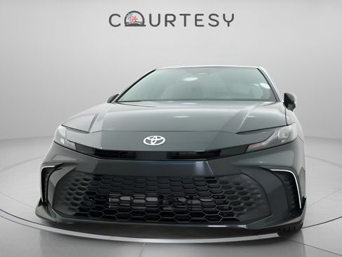Used 2026 Toyota Camry SE FWD image 25