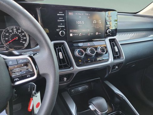 Certified 2023 Kia Sorento LX AWD/4WD image 24