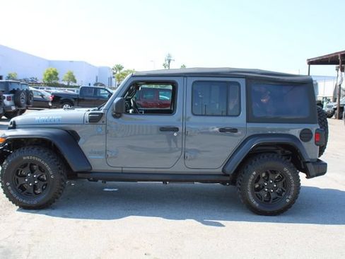 Used 2023 Jeep Wrangler Unlimited w/ Cold Weather Group AWD/4WD image 7