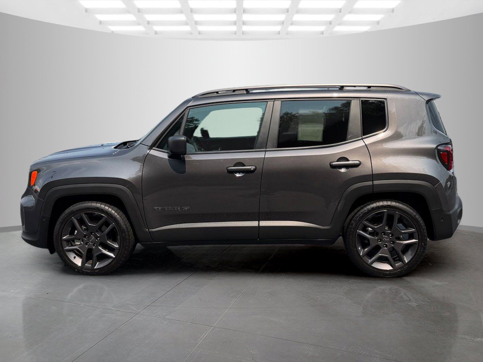 Used 2021 Jeep Renegade Latitude FWD image 3