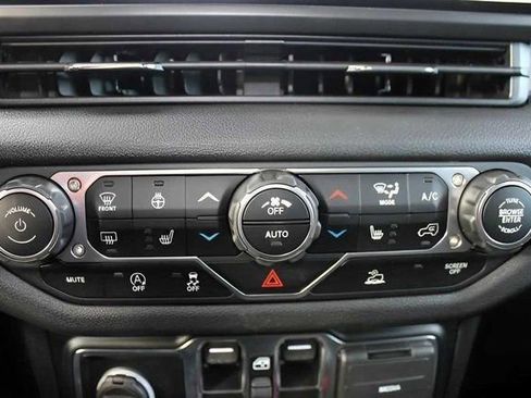 New 2024 Jeep Gladiator Sport image 17