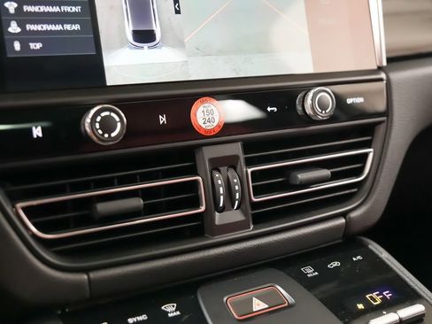 New 2026 Porsche Macan AWD/4WD image 32