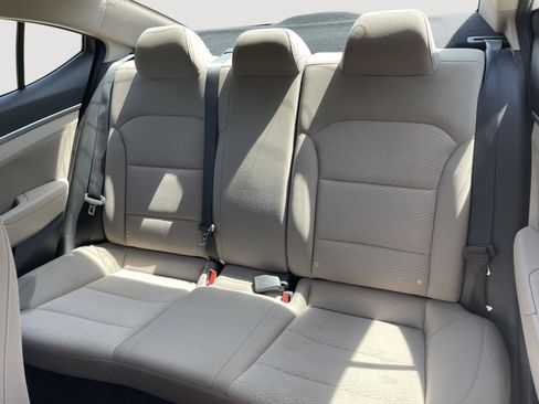 Used 2019 Hyundai Elantra SEL FWD image 4