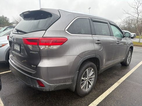 Used 2019 Toyota Highlander XLE image 3