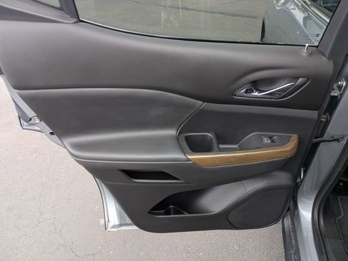 Used 2023 GMC Acadia SLE w/ Driver Convenience Package image 28