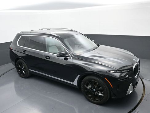 Used 2025 BMW X7 xDrive40i w/ Premium Package image 31