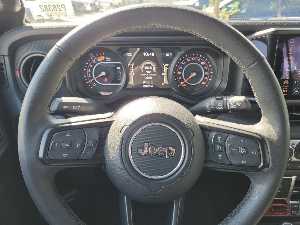 Used 2025 Jeep Wrangler Unlimited Rubicon w/ Safety Group AWD/4WD image 8