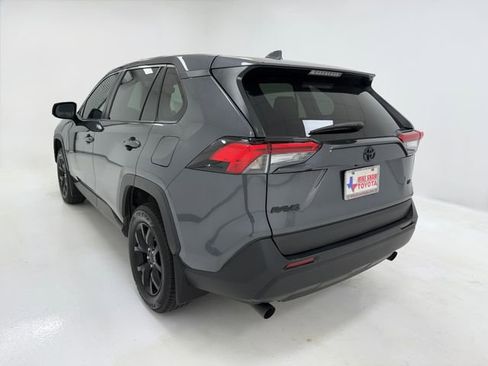 Used 2022 Toyota RAV4 LE image 18