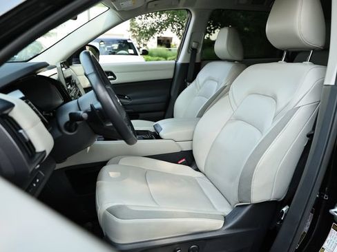 Used 2023 Nissan Pathfinder SL w/ Black Appearance Package AWD/4WD image 21