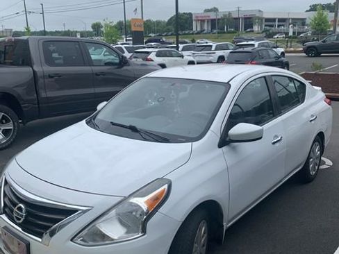 Used 2015 Nissan Versa SV FWD image 13