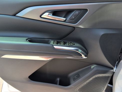 New 2026 Chevrolet Traverse LT w/ Sun and Wheel Package FWD image 15