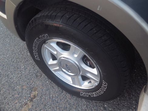 Used 2004 Ford Expedition Eddie Bauer image 25