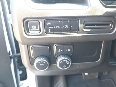 Used 2023 Chevrolet Suburban Premier RWD image 13