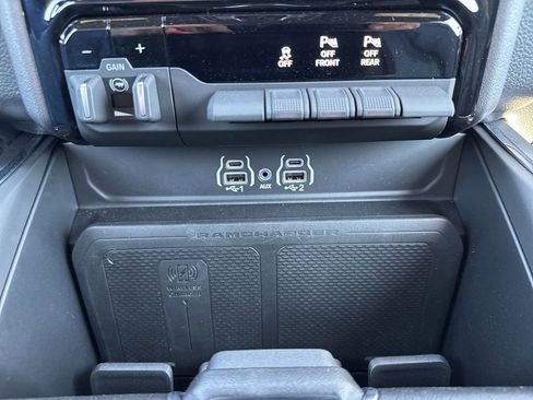 Used 2025 RAM 1500 Laramie image 32
