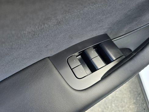 Used 2023 Tesla Model Y Performance image 19