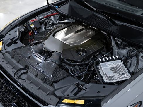 Used 2022 Audi RS 6 4.0T quattro Avant w/ Carbon Optic Package image 46