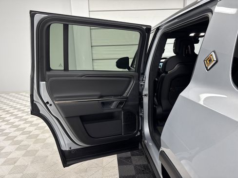 Used 2023 Rivian R1S Launch Edition image 17