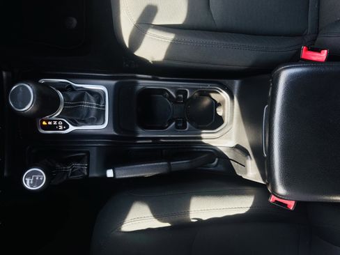 Used 2020 Jeep Gladiator Overland w/ Dual Top Group image 19