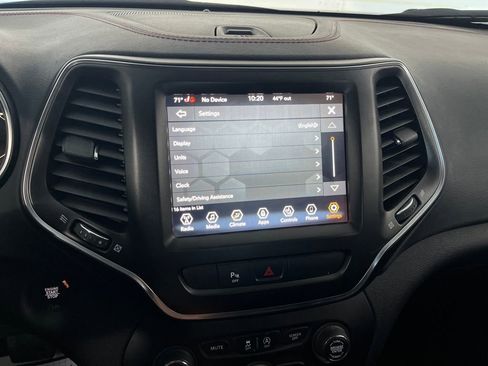 Used 2020 Jeep Cherokee Trailhawk w/ Cold Weather Group image 76