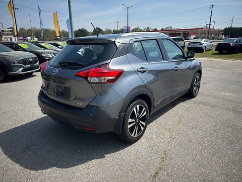 Used 2020 Nissan Kicks SV image 5