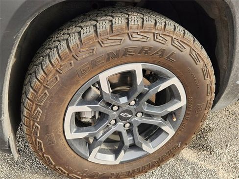 Used 2025 Chevrolet Equinox ACTIV w/ Safety and Technology Package image 10