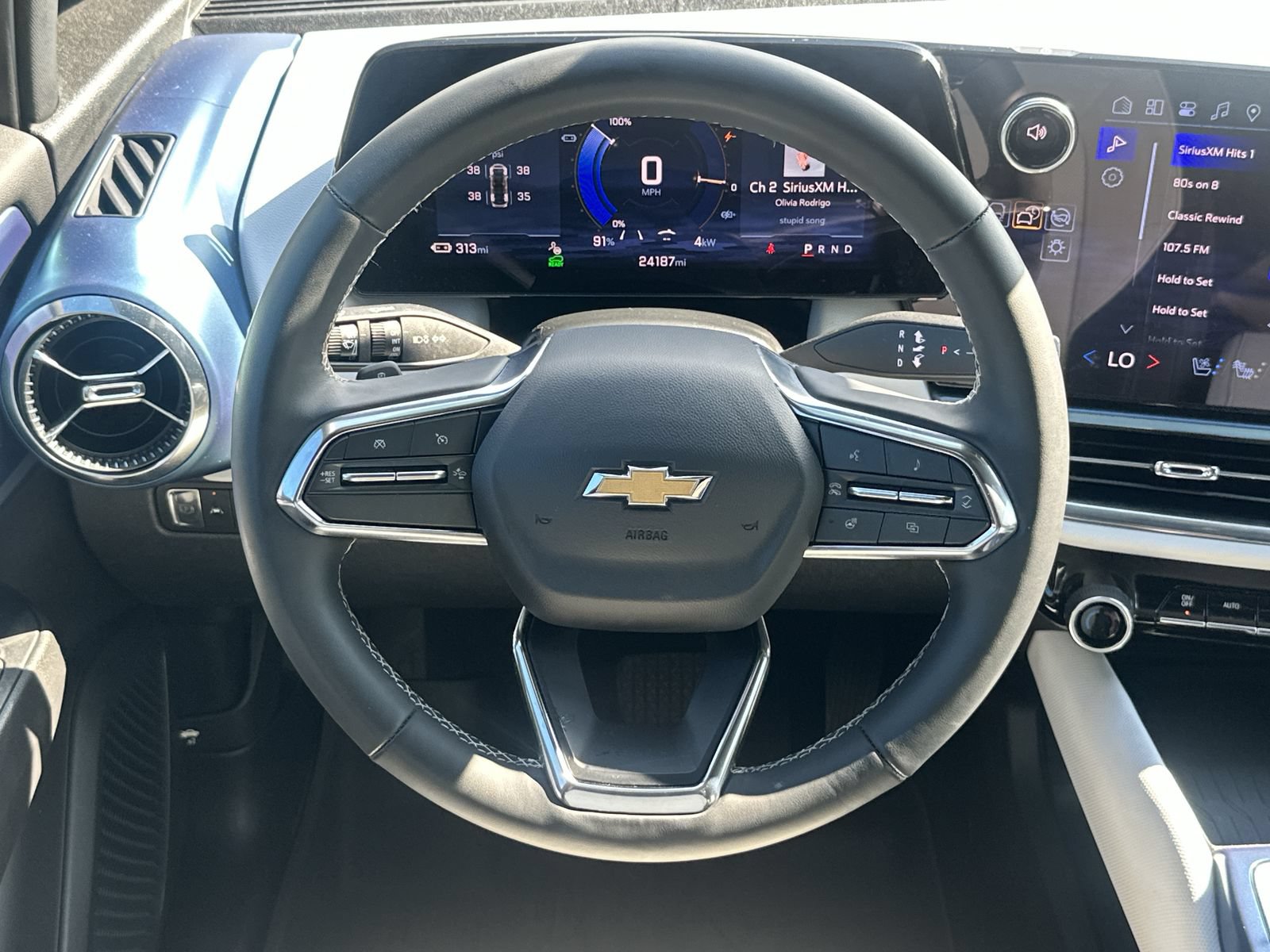 Used 2024 Chevrolet Equinox EV LT FWD image 19