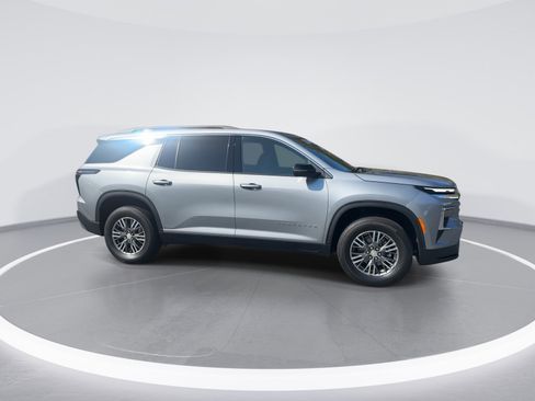 Used 2025 Chevrolet Traverse LT AWD/4WD image 10