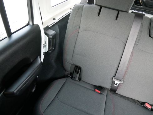 Used 2024 Jeep Wrangler Unlimited Rubicon image 12