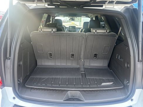 Used 2024 GMC Yukon SLT w/ SLT Luxury Package AWD/4WD image 18