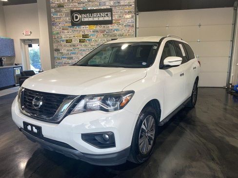 Used 2017 Nissan Pathfinder SV AWD/4WD image 3