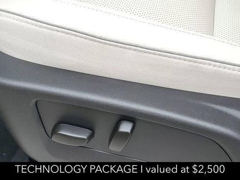 Used 2022 Buick Envision Essence w/ Technology Package I image 2