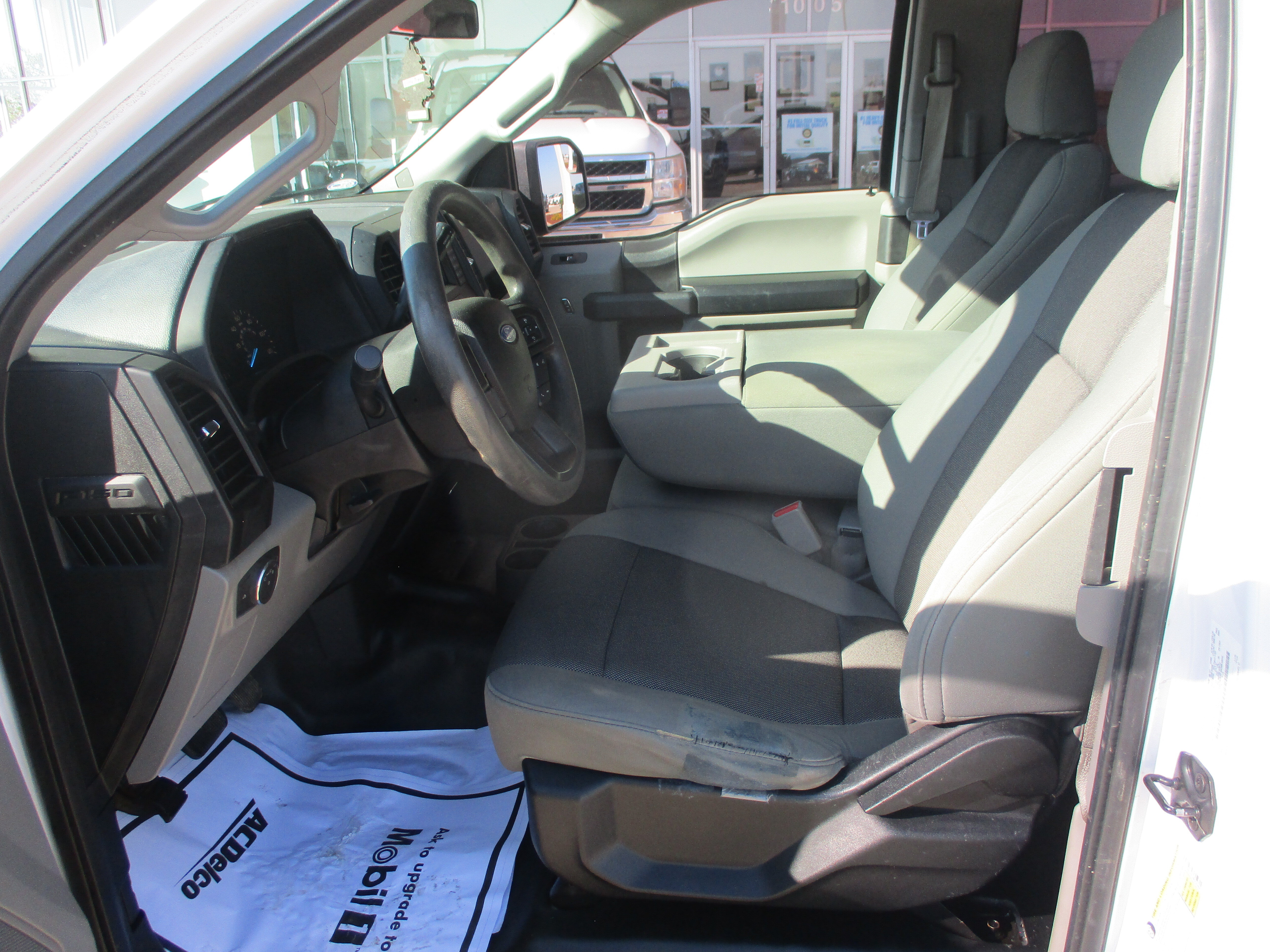 Used 2017 Ford F150 XL w/ Equipment Group 101A Mid RWD image 4