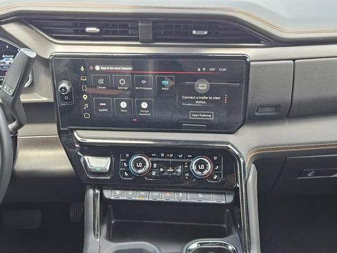 Used 2024 GMC Sierra 2500 AT4 w/ AT4 Premium Plus Package AWD/4WD image 19