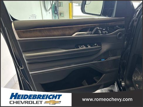 Used 2022 Jeep Grand Wagoneer Series II w/ Flexible Seating Group AWD/4WD image 10