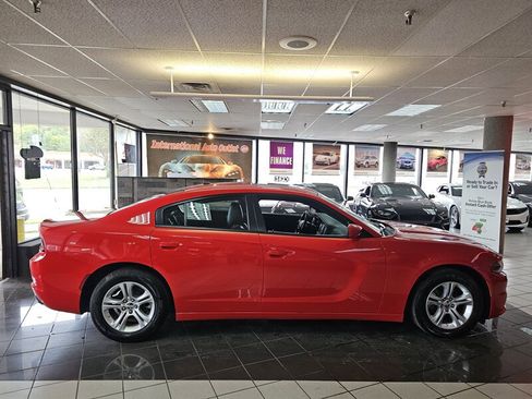 Used 2022 Dodge Charger SXT w/ Leather Interior Group image 5