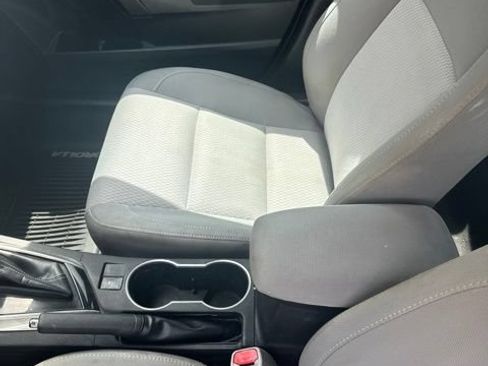 Used 2014 Toyota Corolla LE FWD image 2