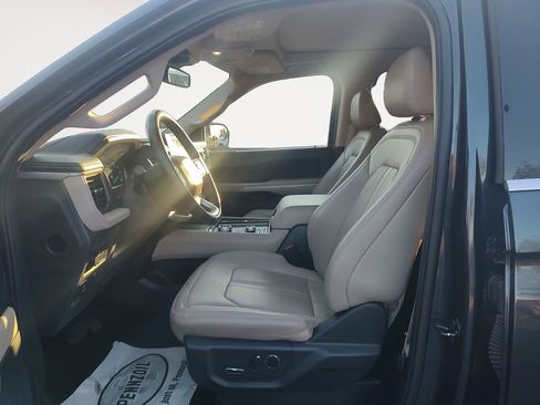 Used 2024 Ford Expedition Limited image 9
