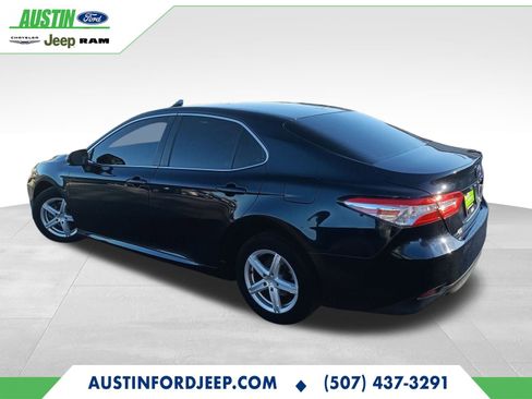 Used 2018 Toyota Camry L image 3