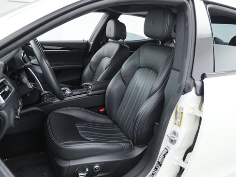 Certified 2023 Maserati Ghibli Modena RWD image 17