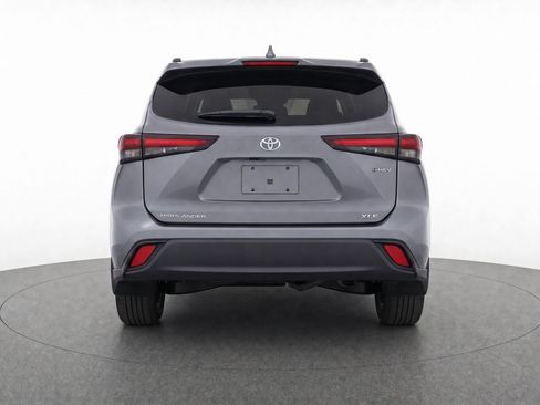 Used 2025 Toyota Highlander XLE AWD/4WD image 10