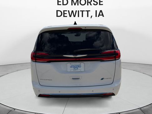 Used 2024 Chrysler Pacifica Limited FWD image 4